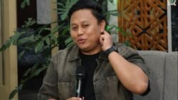 Dianggap Mampu Menyelesaikan Semua Persoalan: Mas Azam Sebut Huruf ‘N’ di Kata Dewan Hilang Menjadi Dewa Ketika Turun Kemasyarakat