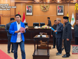 Paripurna DPRD Sidoarjo Mendadak Tegang, PMII Demo Tolak Pengesahan P-APBD 2026